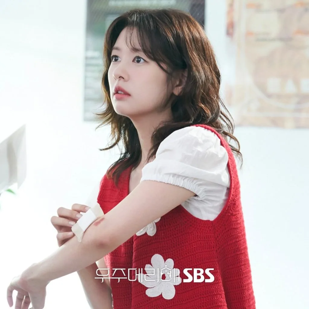 Would You Marry Me? - nơi thời trang trở thành cách Jung So-min kể câu chuyện chữa lành của mình