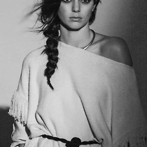 Kendall Jenner trở thành gương mặt mới của Mango
