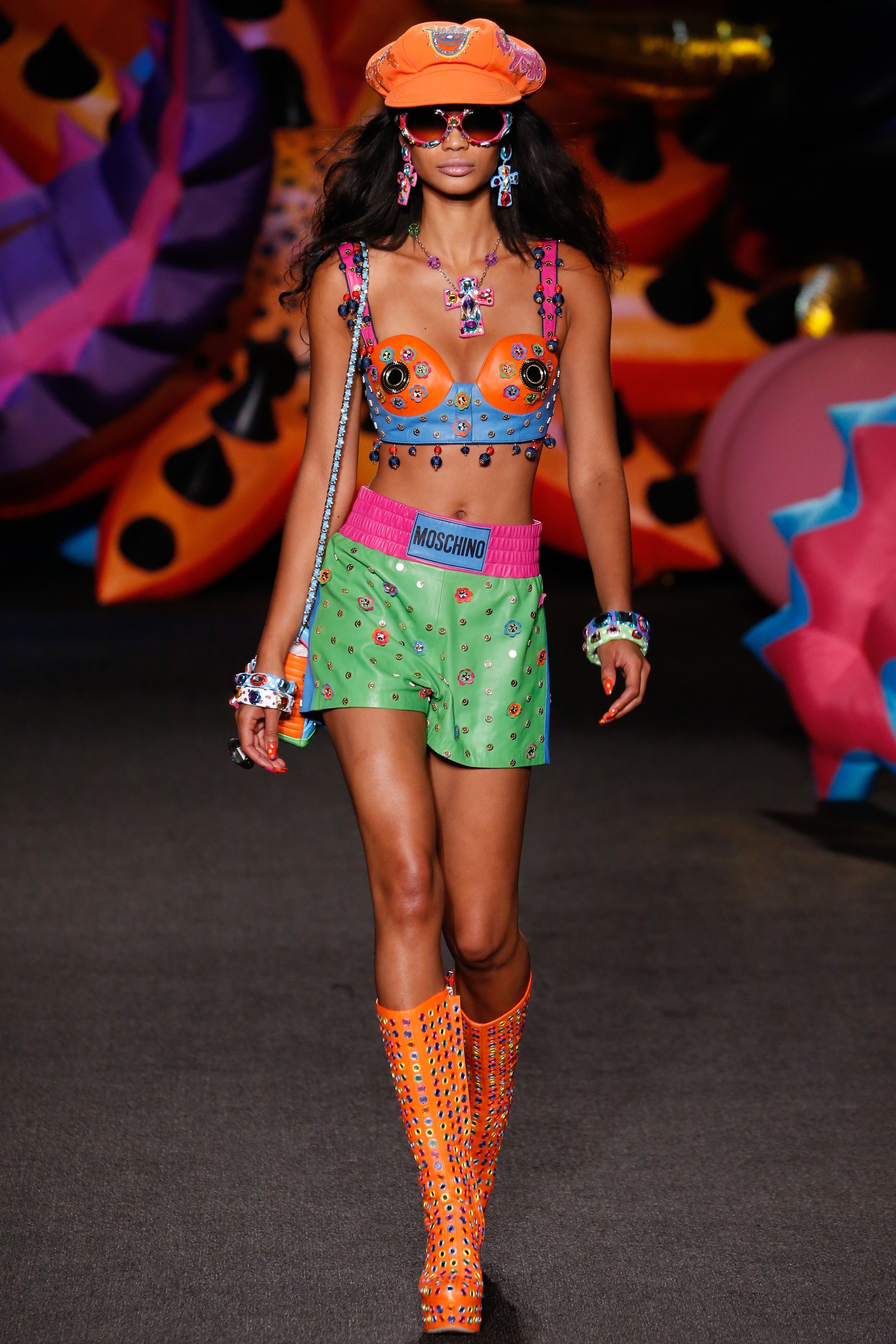 Bộ sưu tập thời trang Moschino Resort 2017 -ellevietnam 05