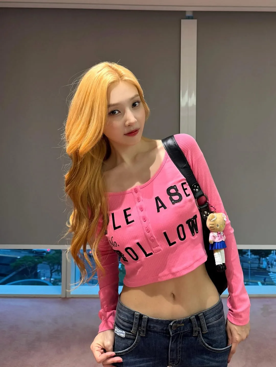 Joy diện áo len croptop