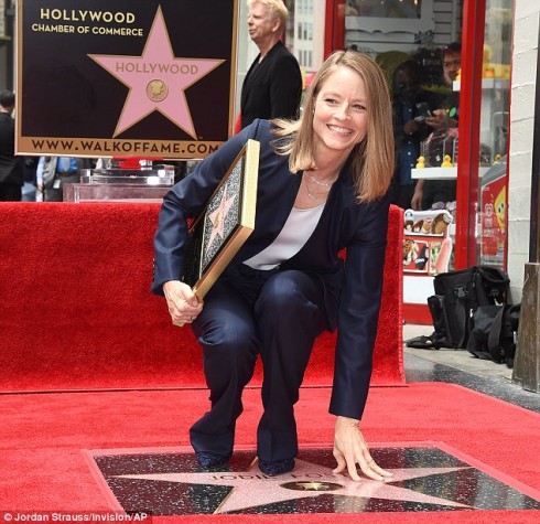 Nu dien vien Jodie Foster duoc vinh danh tren dai lo danh vong – ellevn - 02