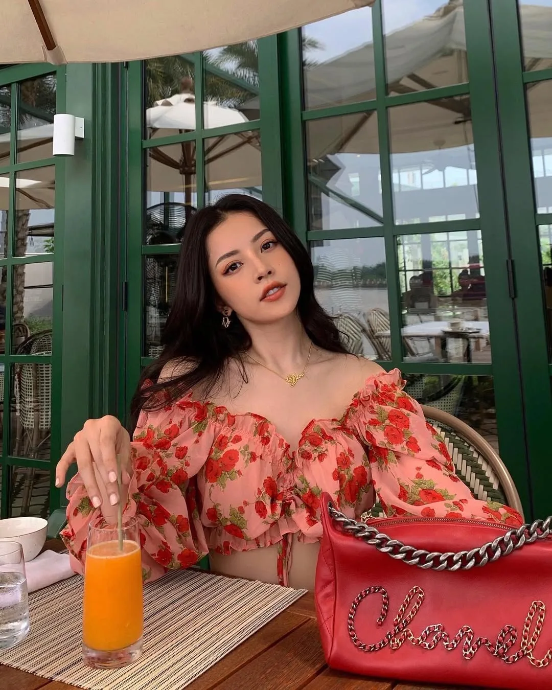 Áo trễ vai hoa màu đỏ