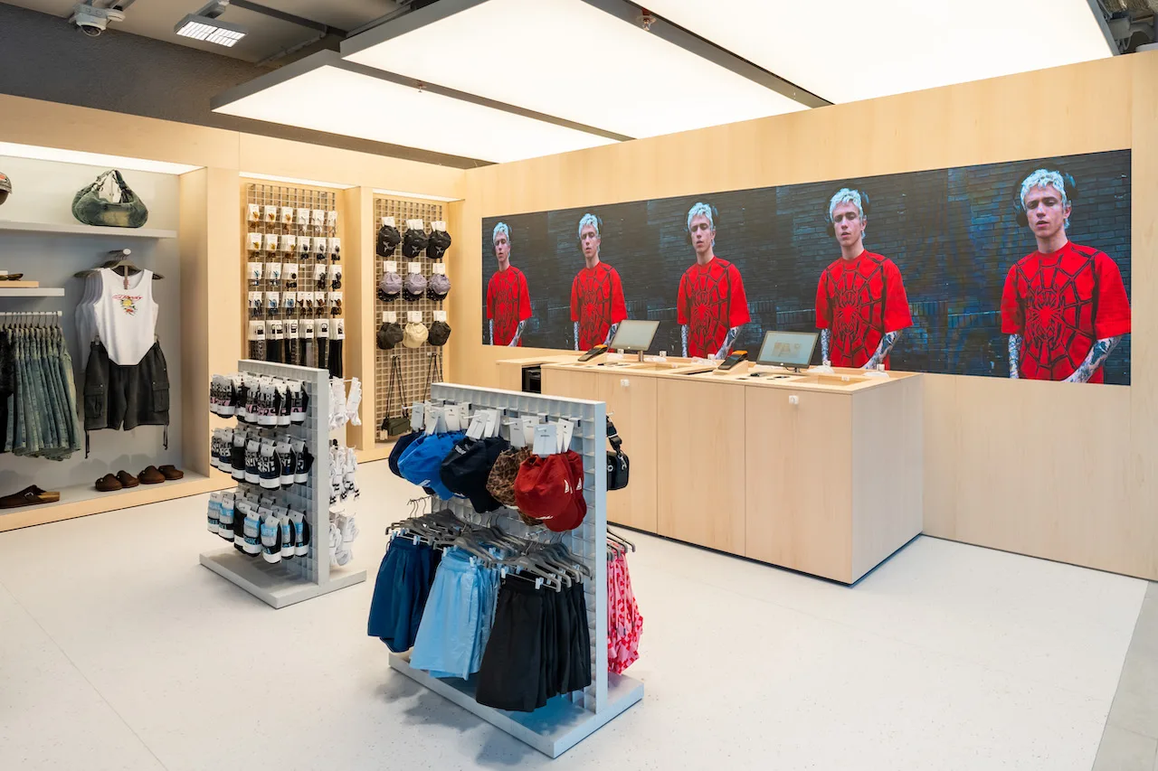 Cửa hàng BERSHKA tại Hanoi Centre