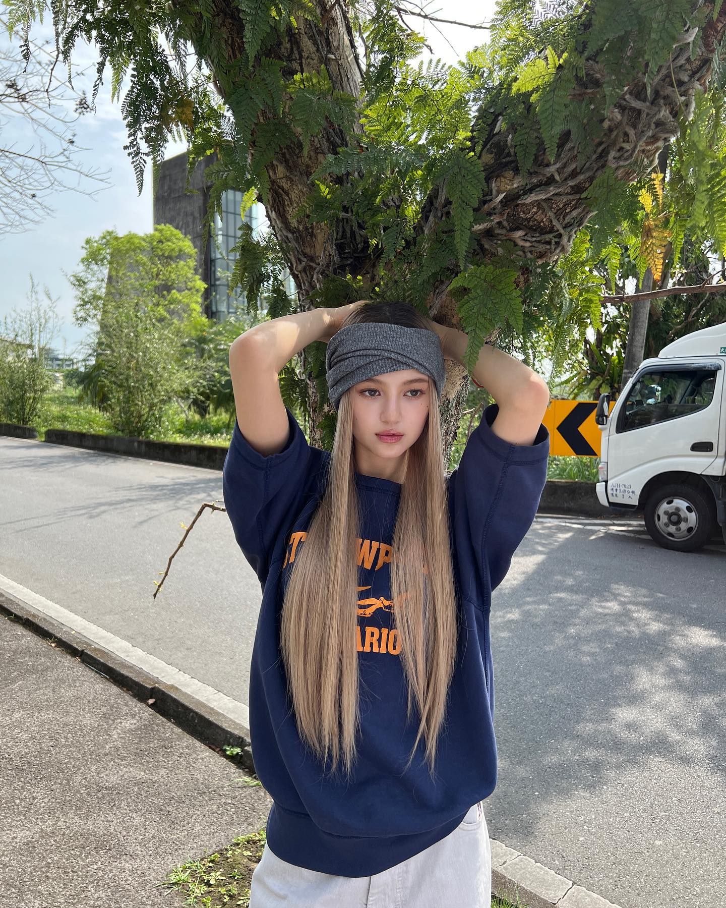 newjeans danielle hối băng đô thể thao