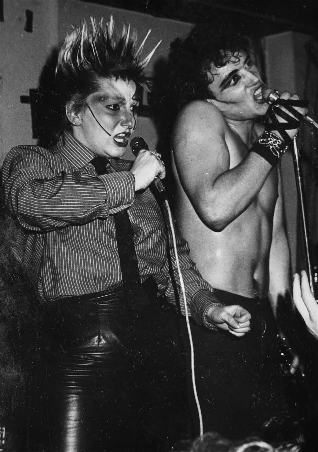 thời trang Adam and Jordan Vortex in 1977 in black and white