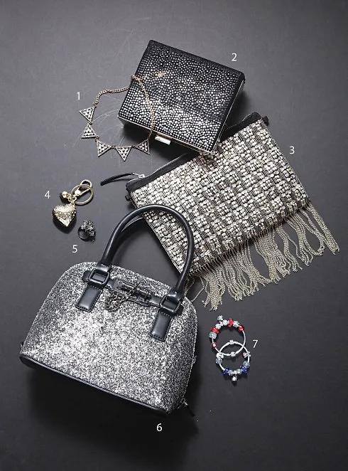 1. Vòng cổ Accessorize 2. Ví cầm tay Aldo 3. Ví cầm tay Accessorize 4. Móc khóa Furla 5. Nhẫn BCBG 6. Túi Aldo 7. Vòng tay Pandora
