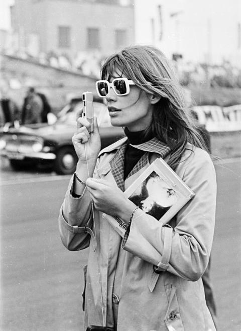 Biểu tượng thời trang đường phố thập niên 60: Francoise Hardy - ELLE.VN