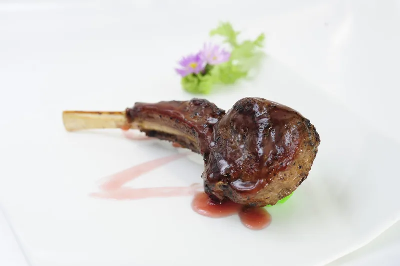 nhà hàng Long Triều - Sườn cừu chiên sốt BBQ.