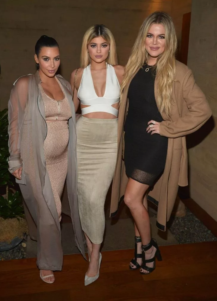 Kylie Jenner úp mở chuyện có thai và giới tính em bé - ELLE Việt Nam