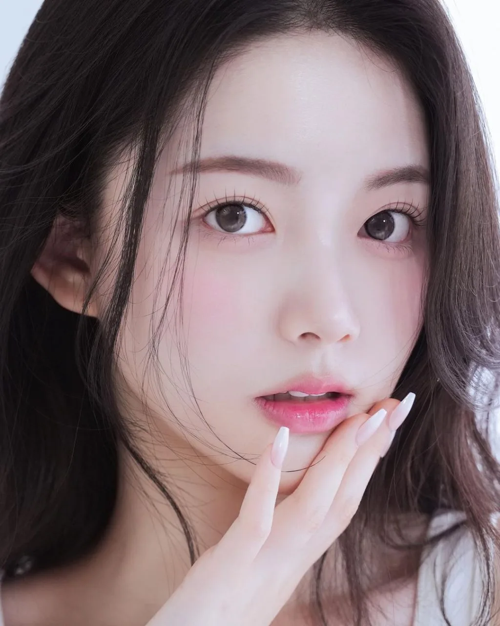 Trang điểm bọng mắt cho ánh nhìn thêm thu hút. Trang điểm bọng mắt cho ánh nhìn thêm thu hút.