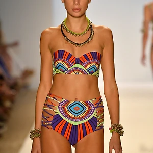 Trong tủ đồ tháng 6: Bikini