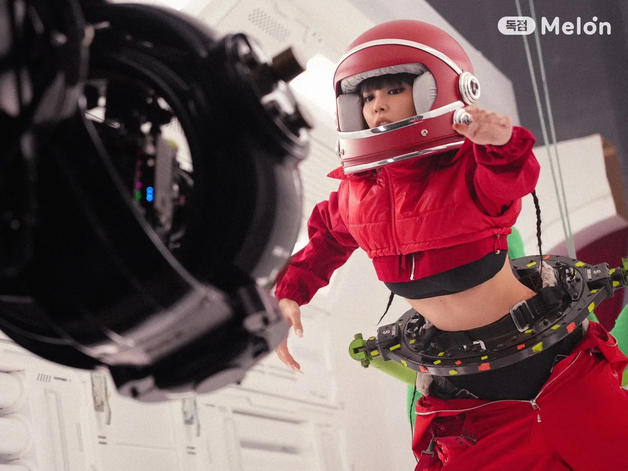 elle-like-jennie-thoi-trang-mv (8)