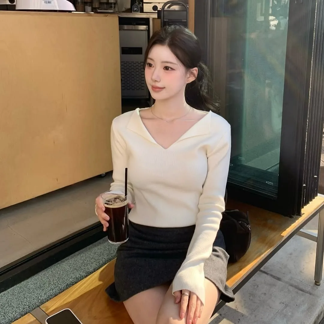 cô gái đang uống nước