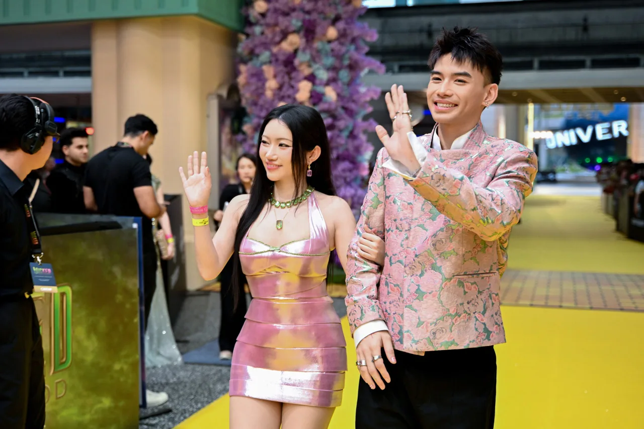 Orange va Thể Thiên tại họp báo Wicked 2 ở Singapore