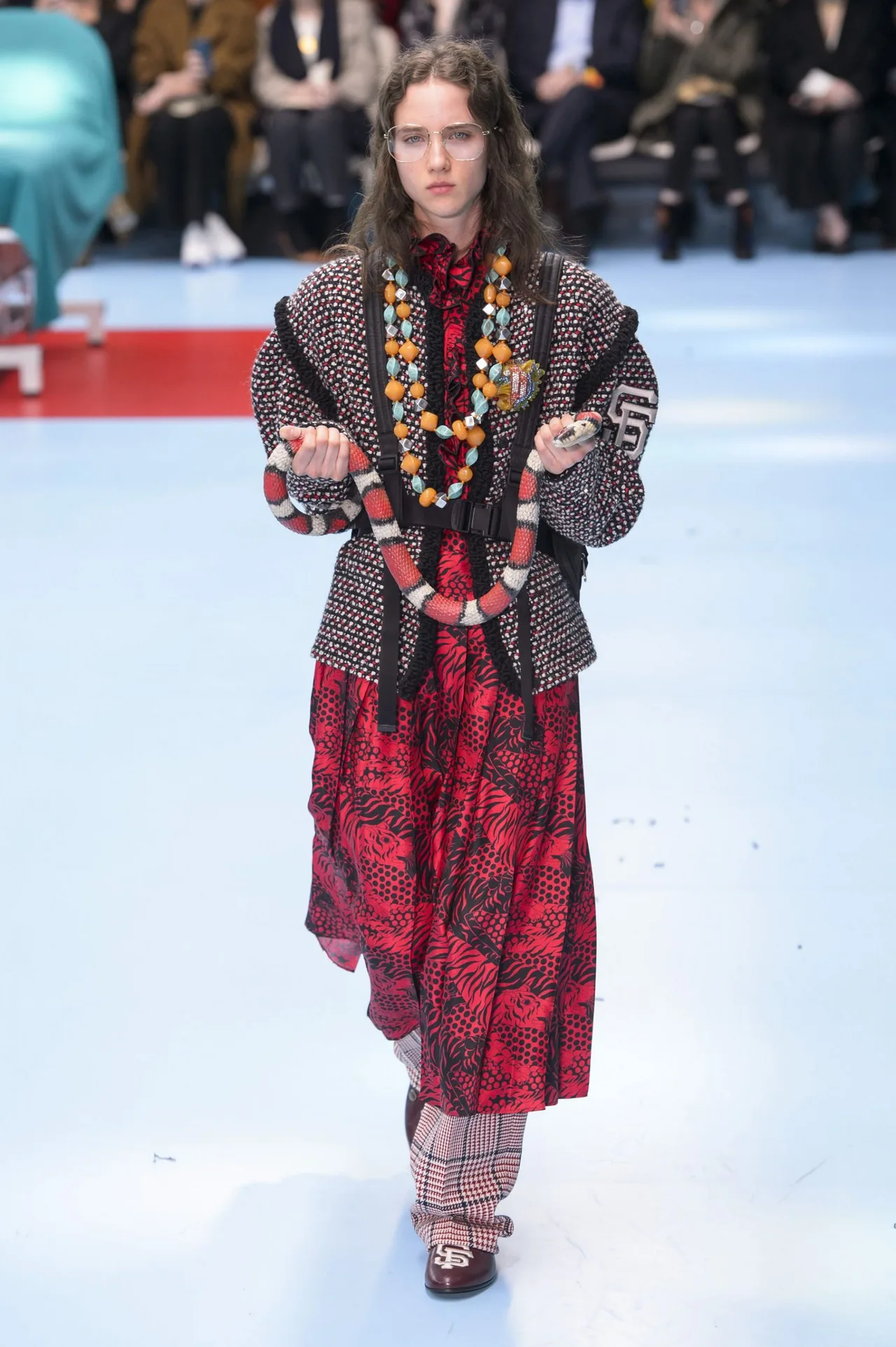ngắm nhìn bst thu đông 2018 dưới bàn tay Alessandro Michele