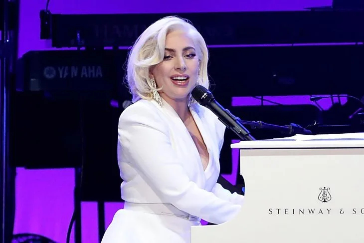 Lady Gaga xuất hiện cùng 5 cựu Tổng thống Hoa Kỳ trên sân khấu từ thiện - ELLE Việt Nam