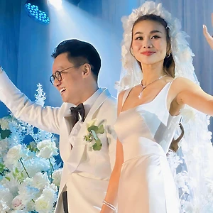 Siêu mẫu Thanh Hằng mặc trang phục cưới của NTK Công Trí