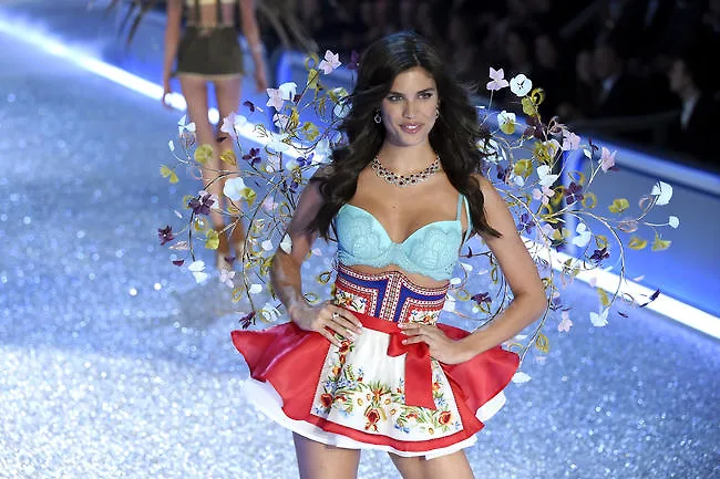 Hình ảnh Victoria’s Secret Show đốt cháy mạng xã hội tuần qua ELLE VN