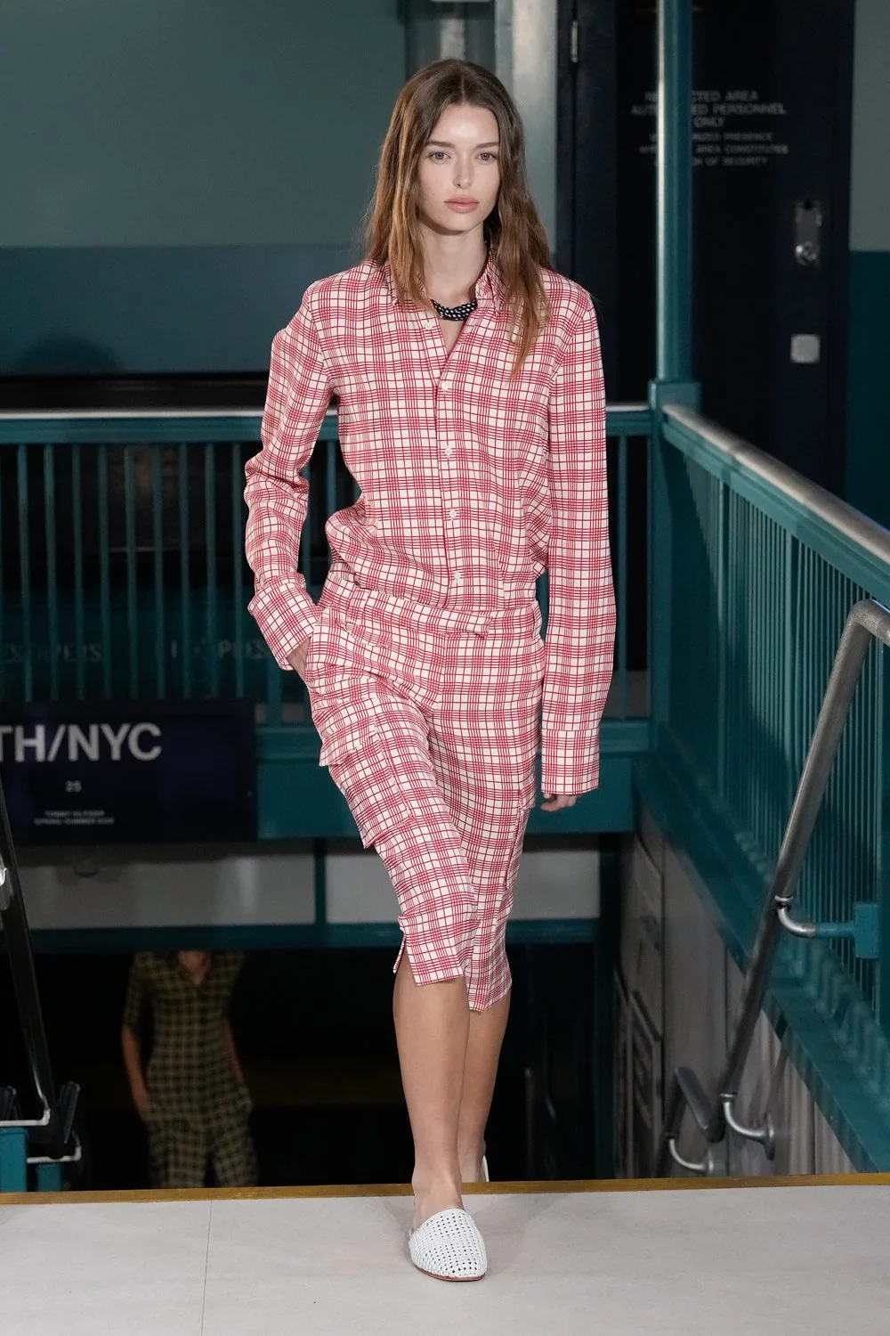 quần sọc đỏ Tommy Hilfiger
