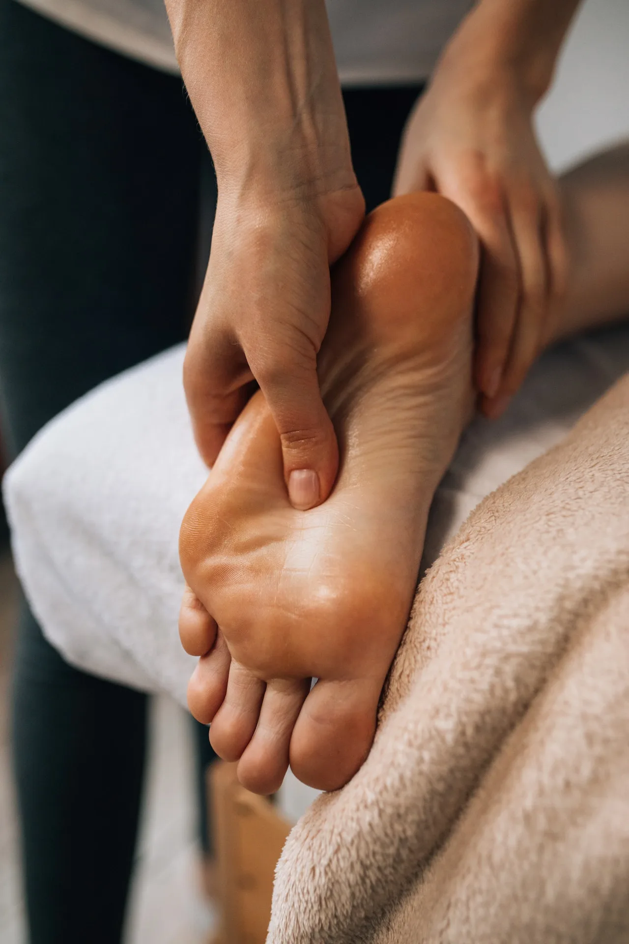 massage chân cho bàn chân đẹp massage chân cho bàn chân đẹp