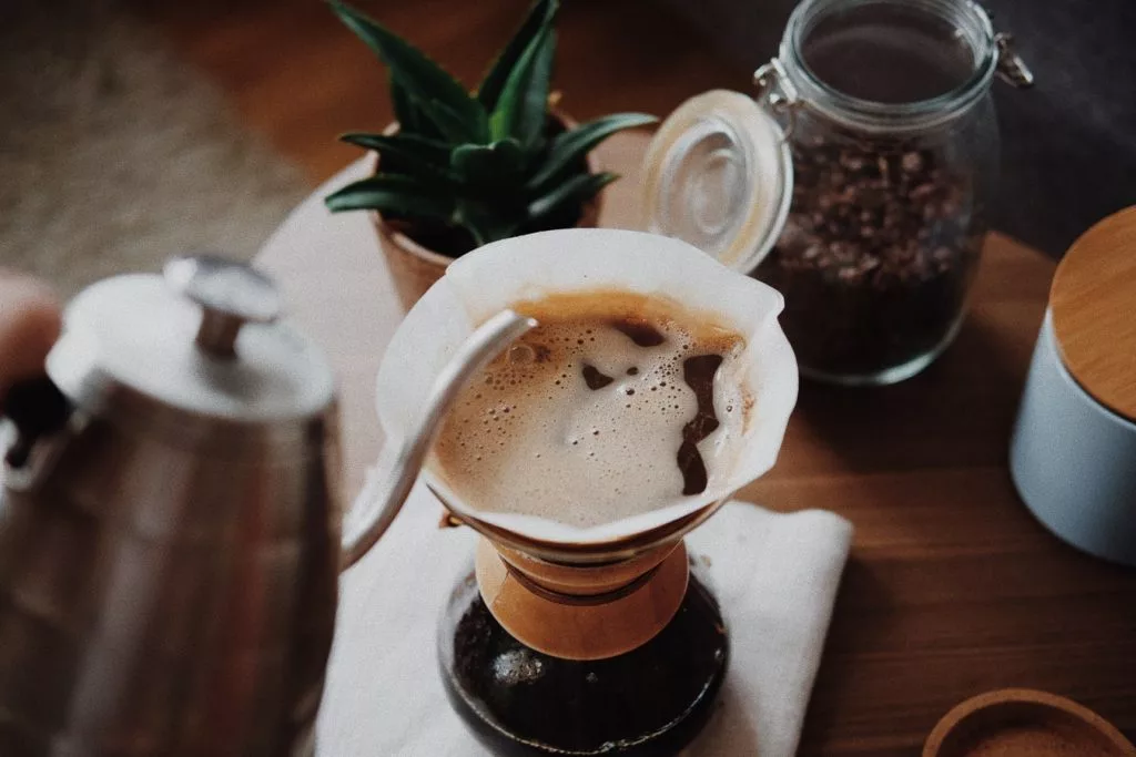 Đừng để da khô vì những thức uống caffein.