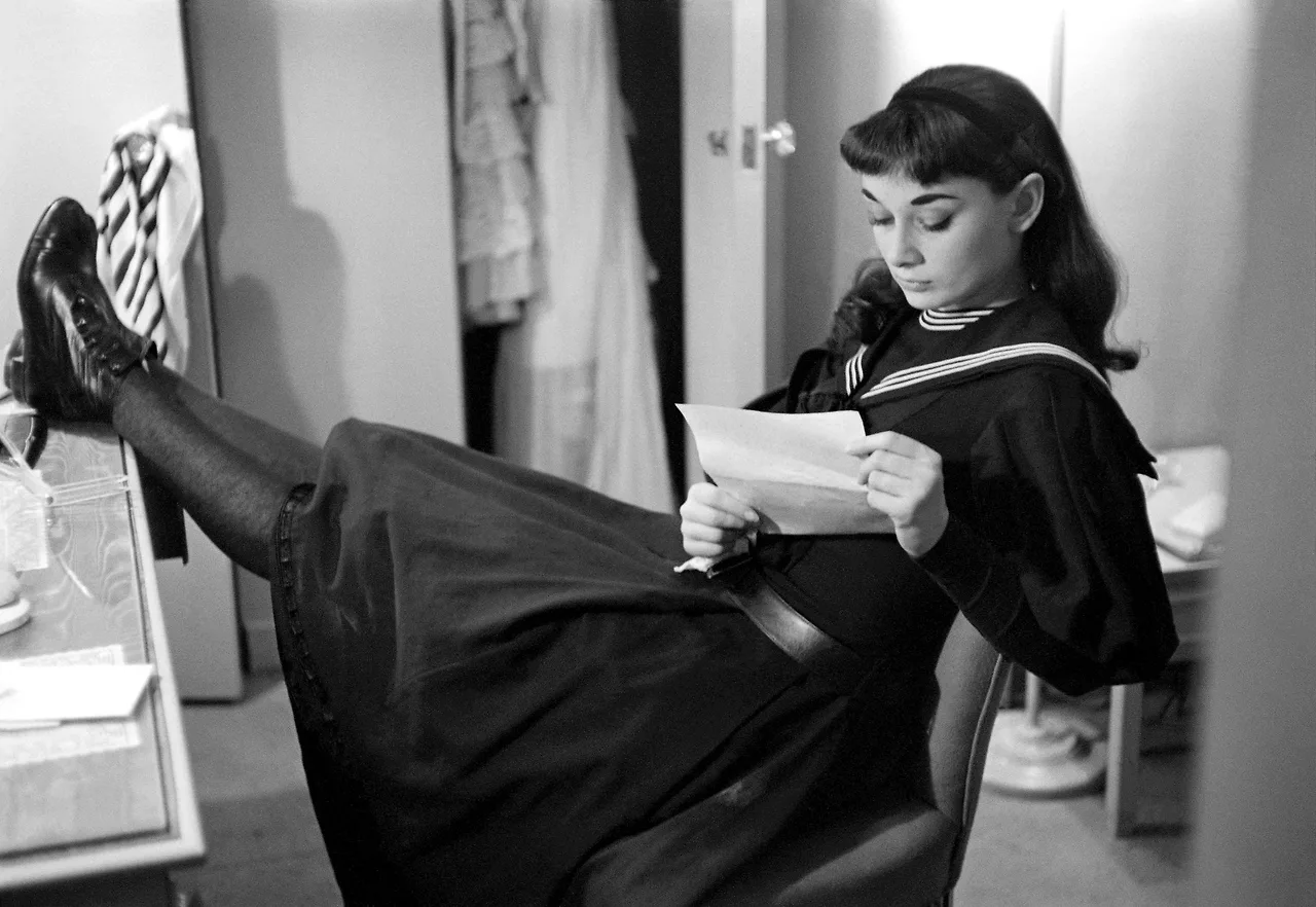 Từ khóa thời trang Audrey Hepburn Style