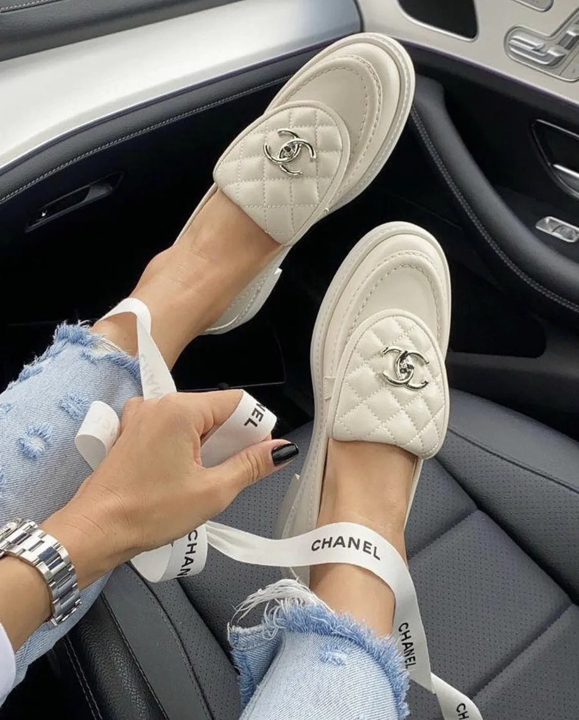 Giày lười chanel trắng