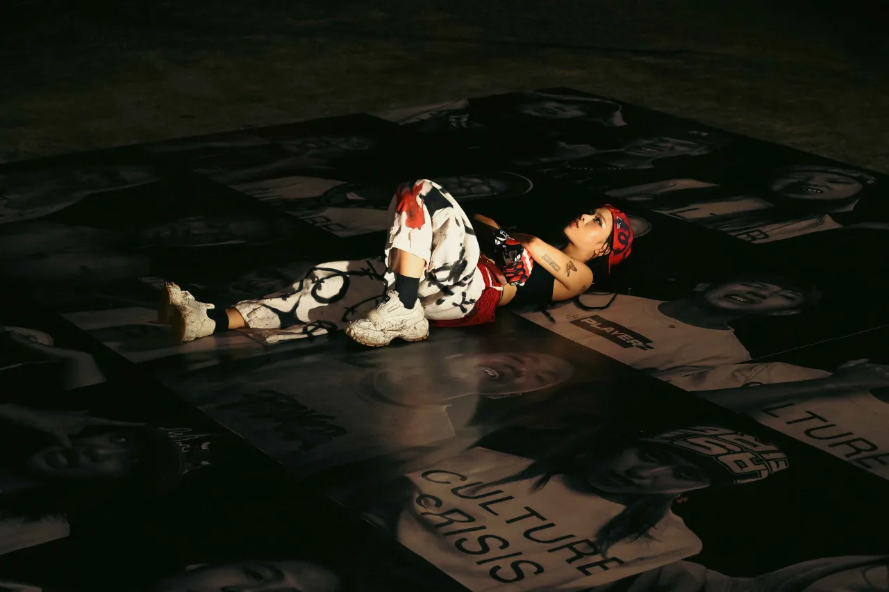 tlinh trong mv hop on da show