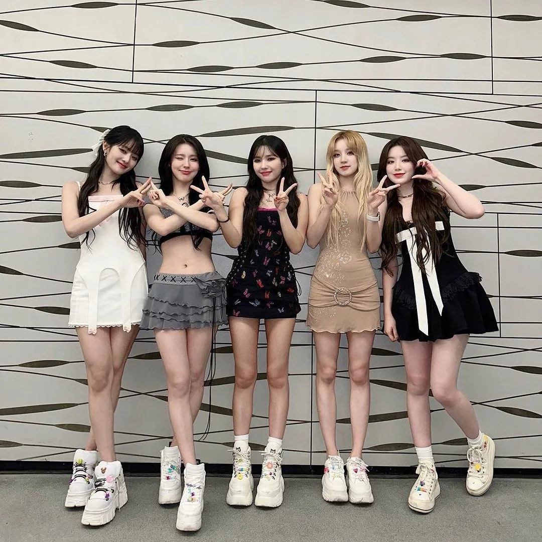bup_bes gidle diện trang phục