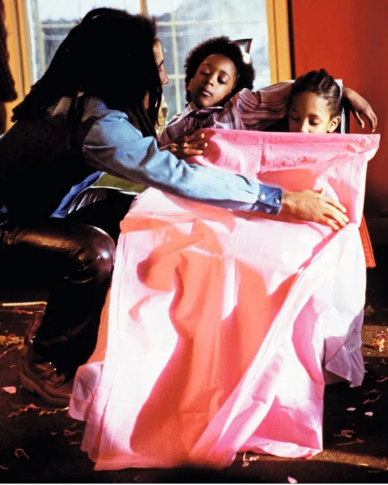 naomi campbell trong MV Is This Love của Bob Marley