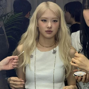 Rosé đang makeup với mỹ phẩm nhật, Phấn phủ Albion-Elegance-La-Poudre-Haute-Nuance