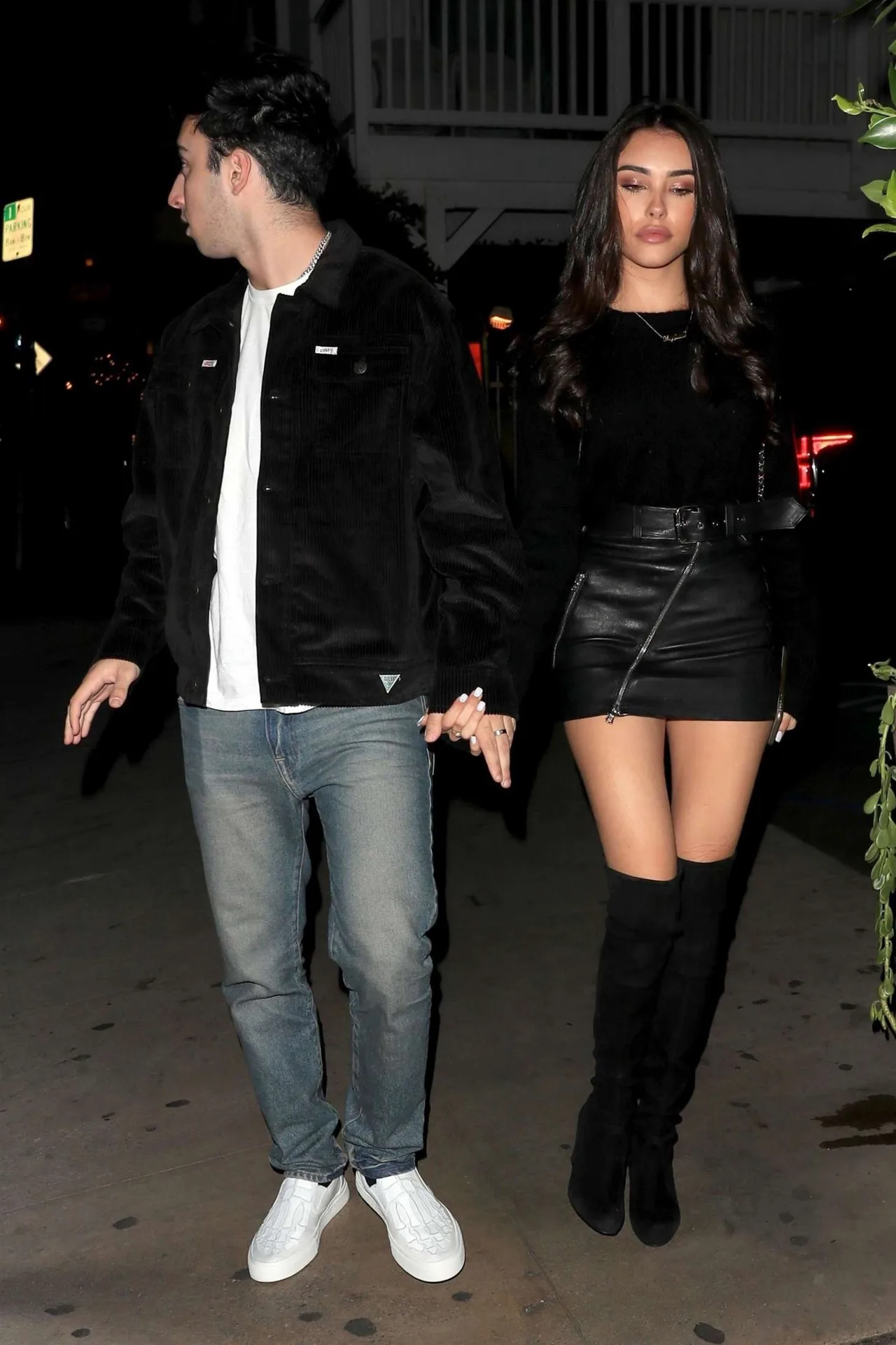 Madison Beer diện chân váy mini da - 12/18
