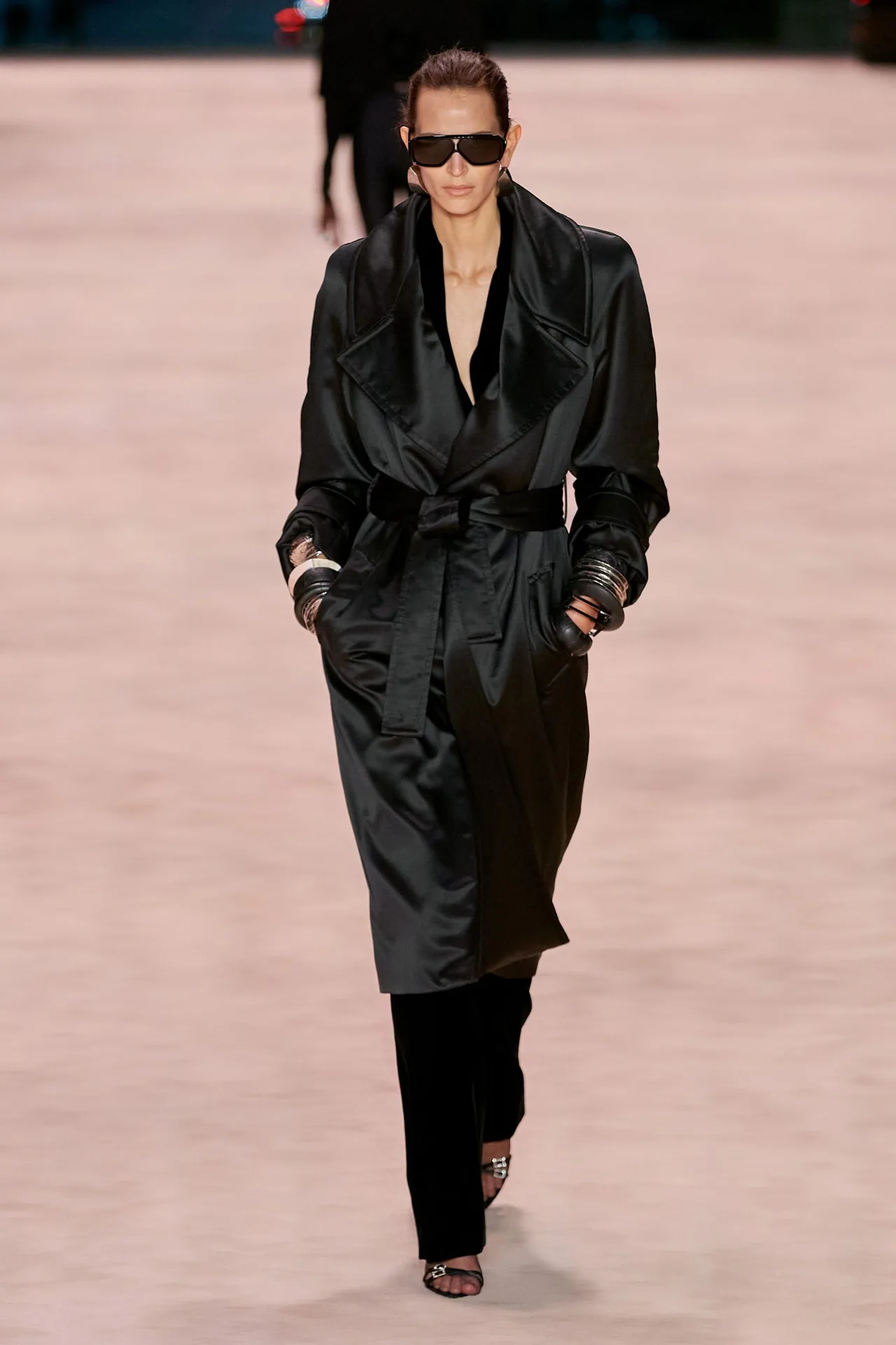 Saint Laurent ready-to-wear mùa Đông 2022 Look 17