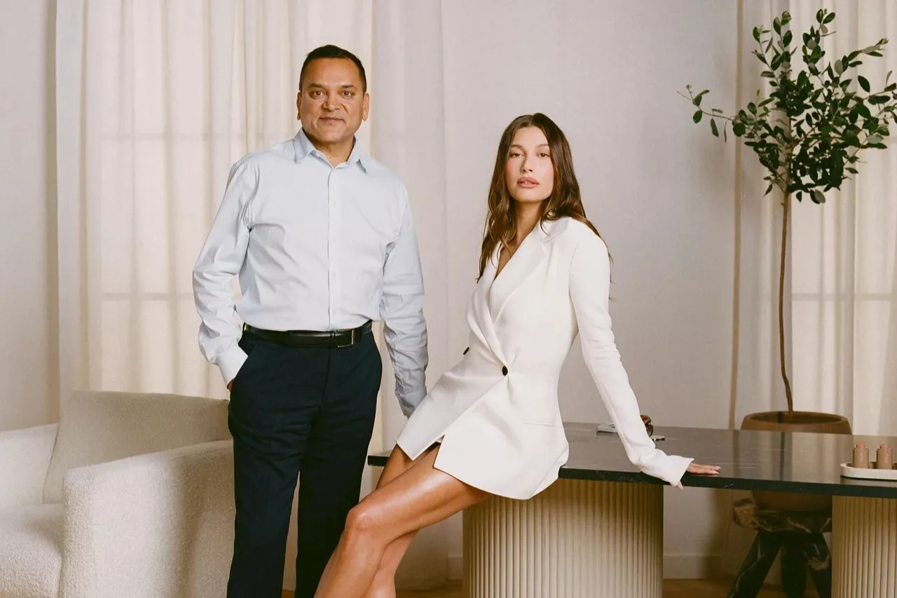 Hailey Bieber và CEO E.l.f. Beauty Tarang Amin