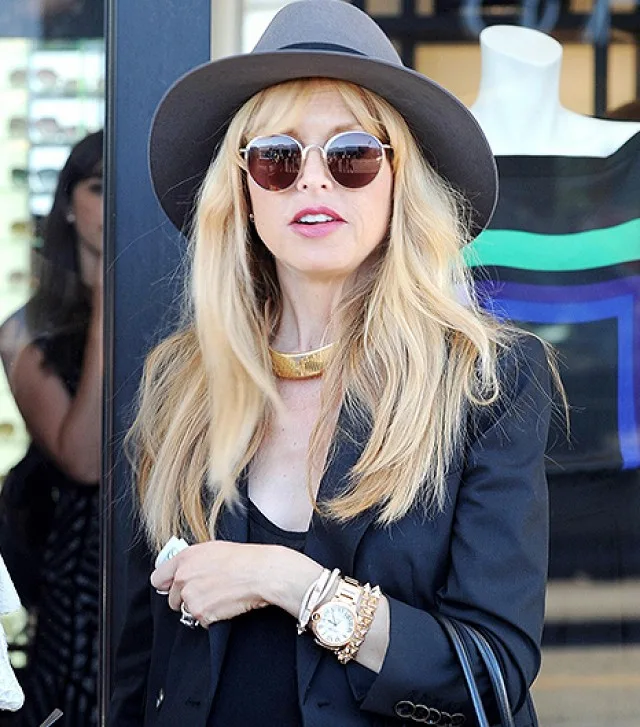 Stylist nổi tiếng thế giới Rachel Zoe choker kim loại bản lớn