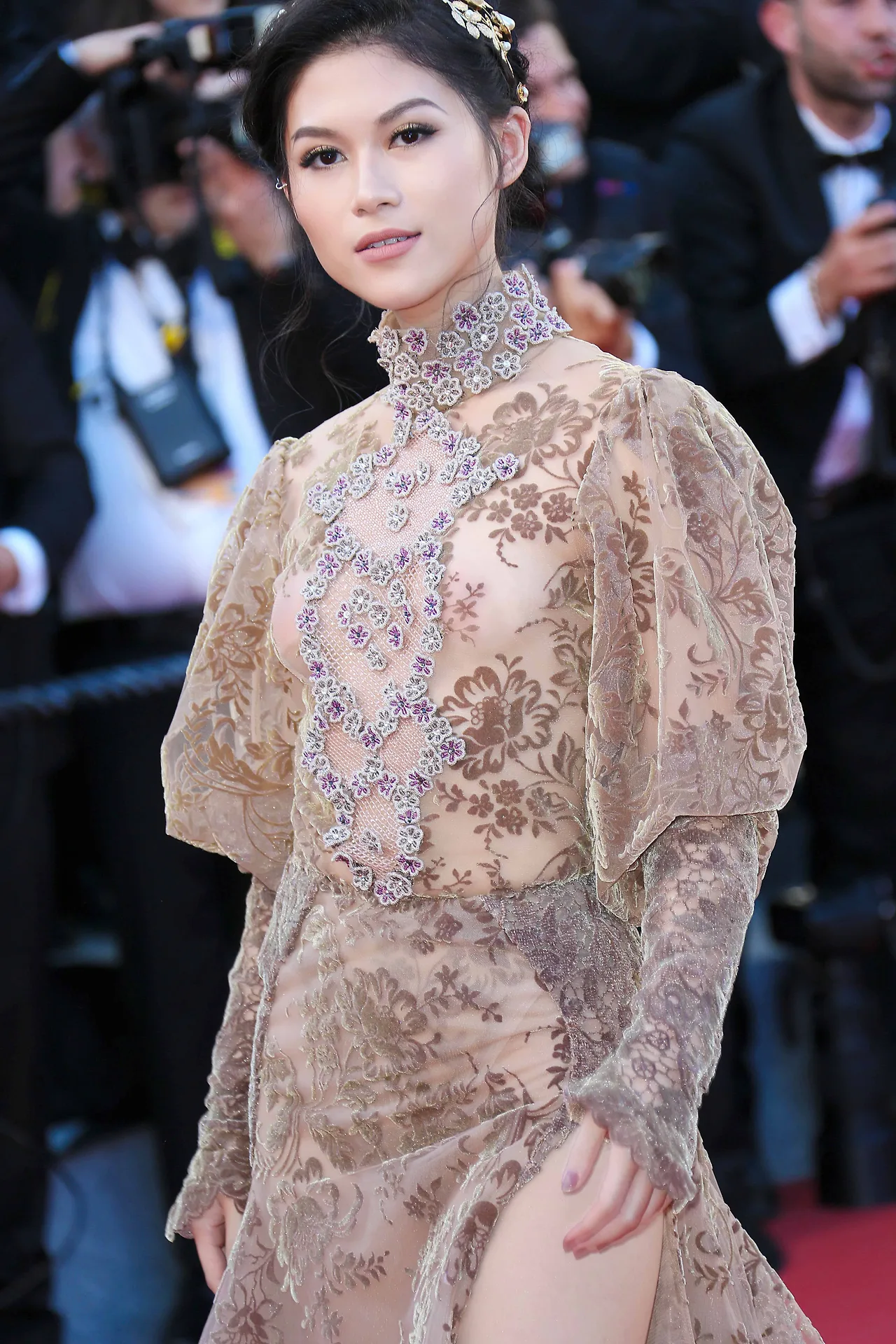 ngoc thanh tam - cannes 70 - elle vietnam 14