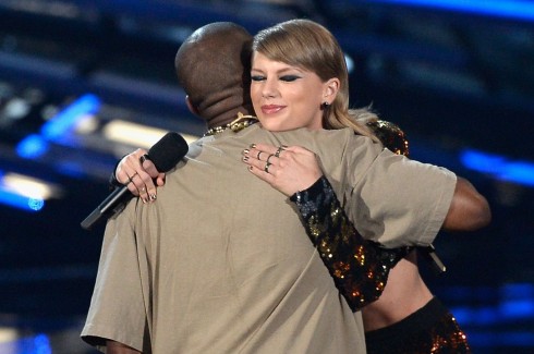 Taylor Swift và Kanye West tưởng chừng đã hòa giải ở VMAs 2015