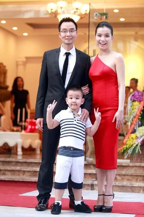 Những người mẫu Việt sớm "theo chồng bỏ cuộc chơi" ELLE VN