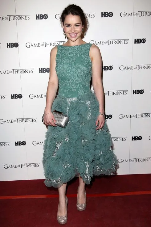 Phong cách thời trang của Mẹ Rồng Emilia Clarke Phong cách thời trang của Mẹ Rồng Emilia Clarke
