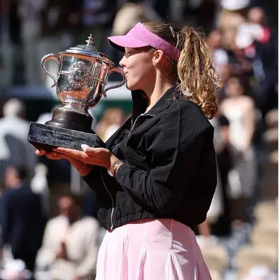 Mirra Andreeva lên ngôi vô địch Roland-Garros 2026 ở tuổi 19