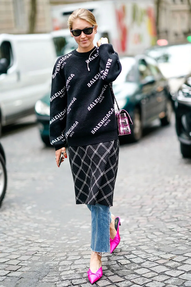 10-cach-mix-match-noi-bat-cho-xuan-he-2018-voi-vay-dai-va-quan-jeans-5
