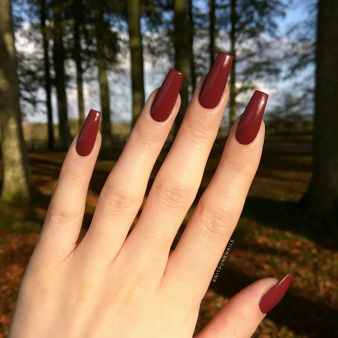 Màu nail đỏ rượu