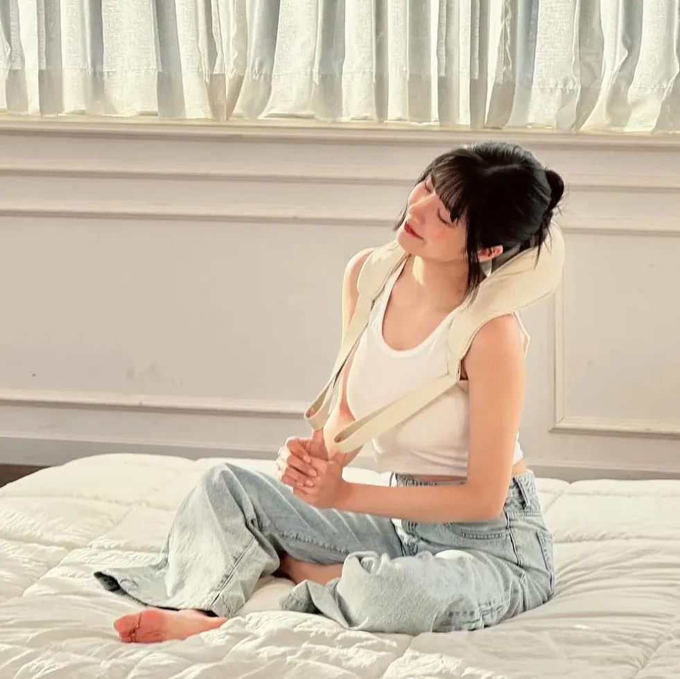 máy massage cổ tặng thầy cô