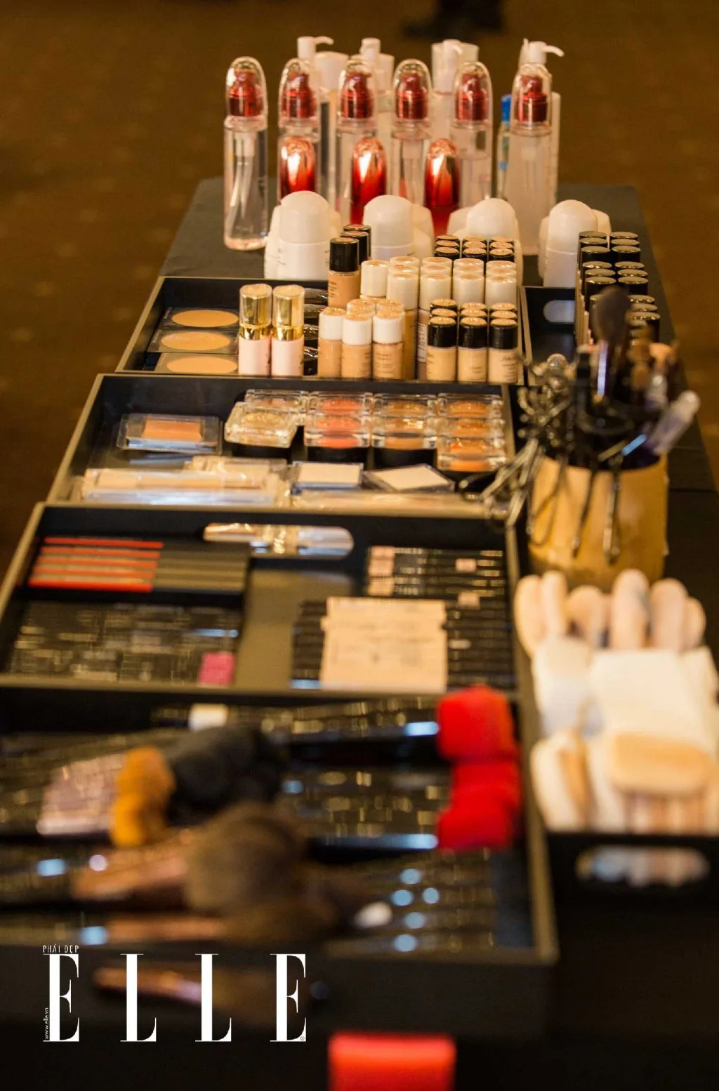 elle fashion journey 2018 hâu trường trang điểm shiseido sản phẩm elle fashion journey 2018 hâu trường trang điểm shiseido sản phẩm
