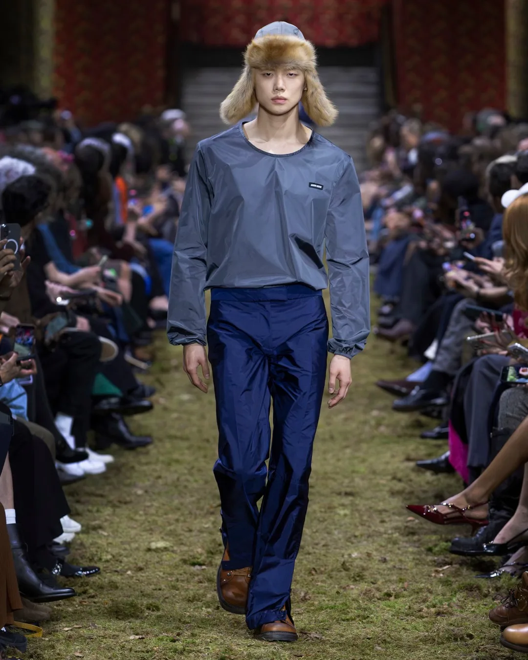 Yeonjun (TXT) catwalk cho Miu Miu Thu Đông 2026
