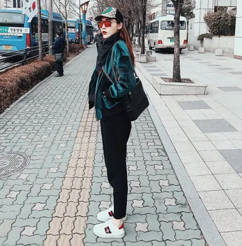 Các fashionista Việt mặc gì để nổi bật trong street style xuống phố tháng 2 Các fashionista Việt mặc gì để nổi bật trong street style xuống phố tháng 2