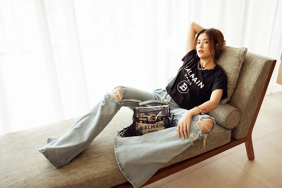 Hoàng Thuỳ Linh diện đồ Balmain