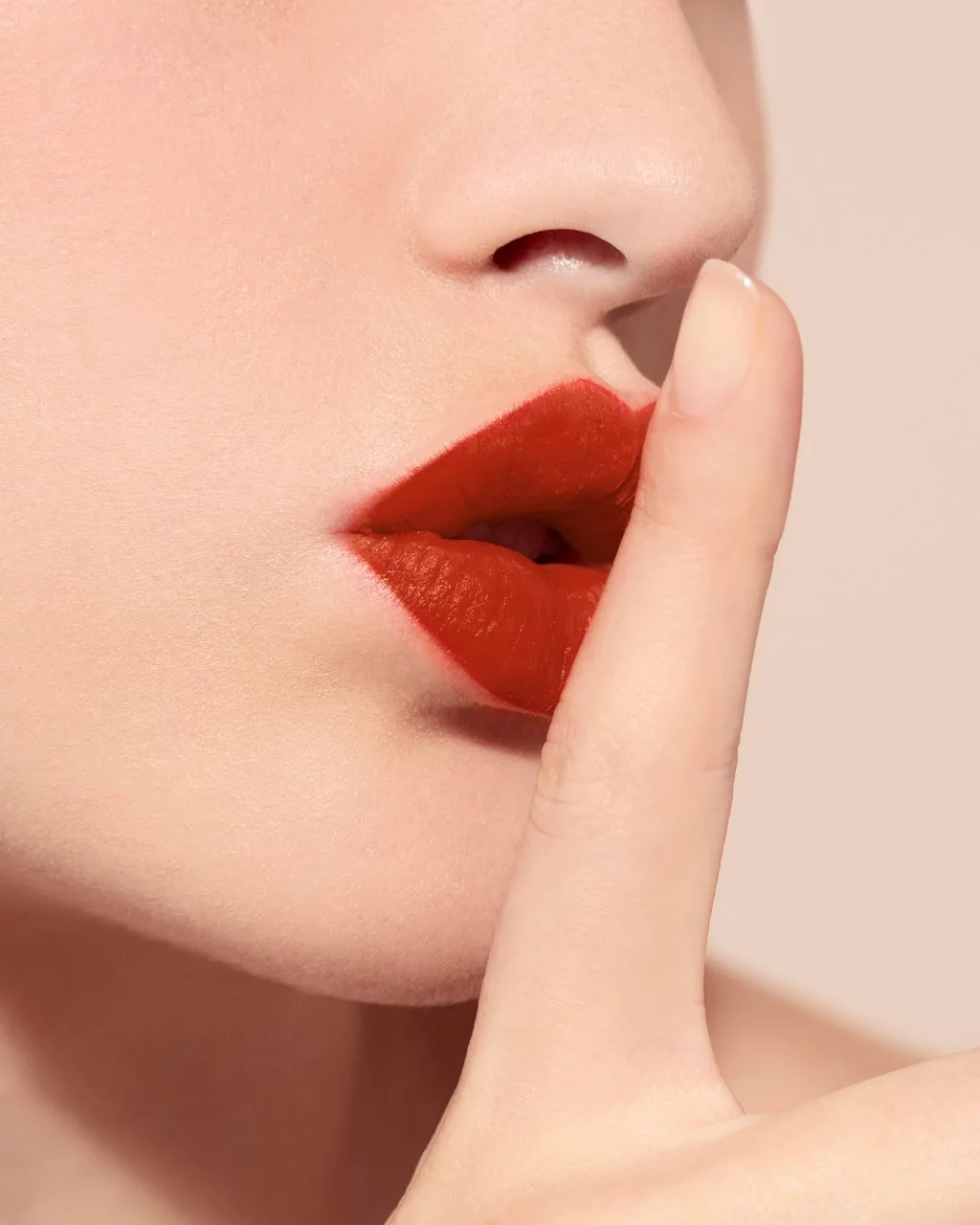 biểu tượng sắc đẹp Pháp và màu son