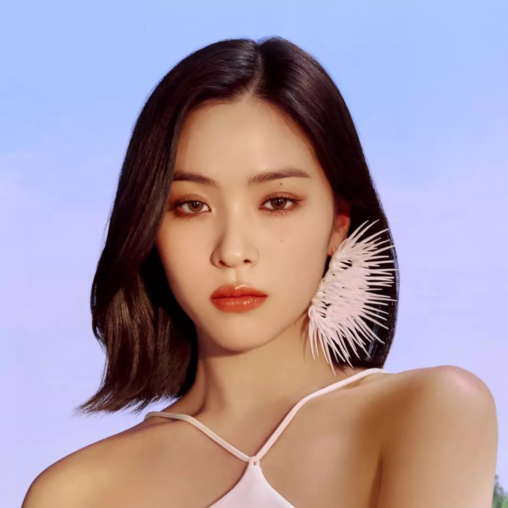 Ryujin (ITZY) với mái tóc bob cơ bản.