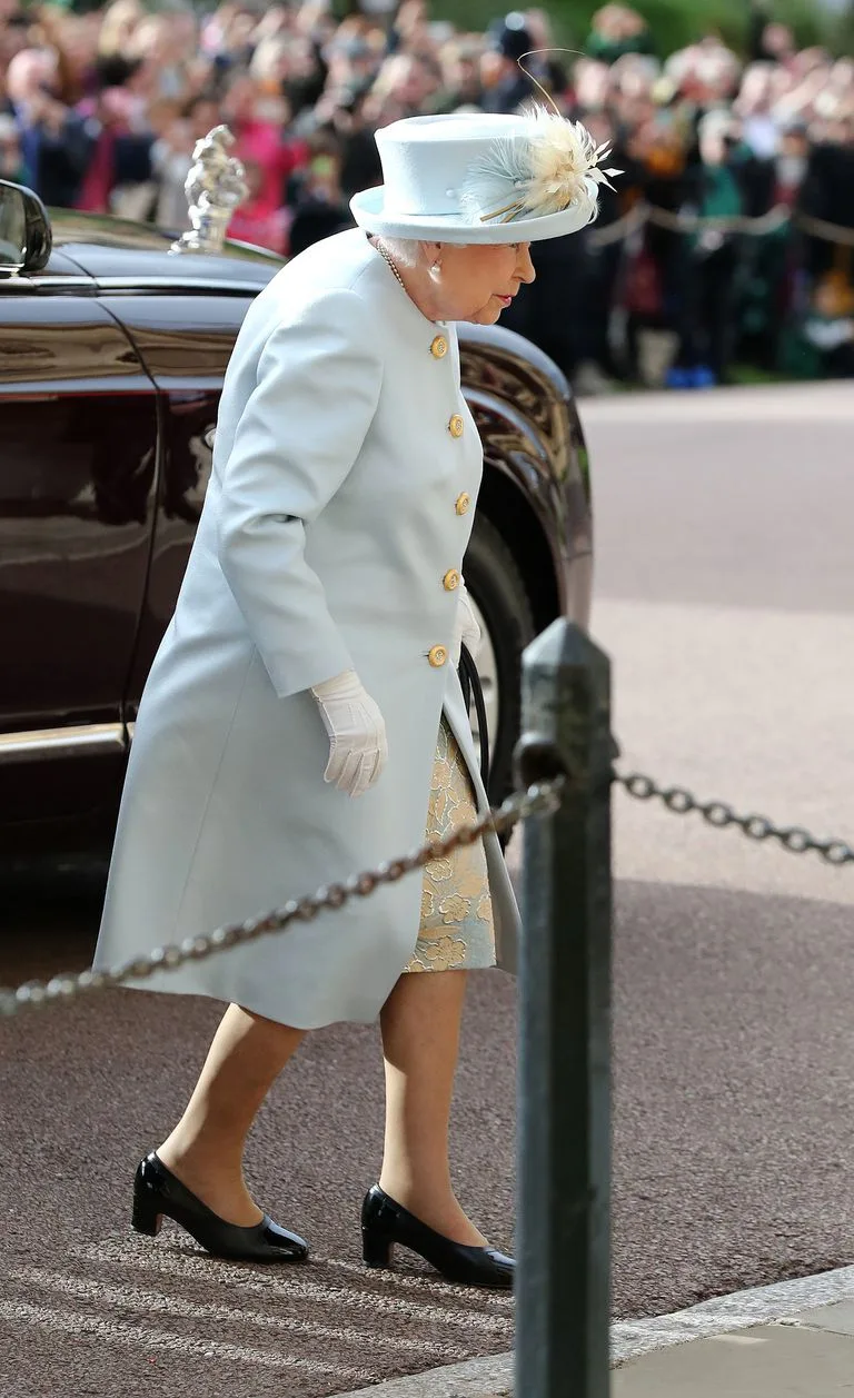 Nữ hoàng Anh Elizabeth II tại đám cưới công chúa Eugenie 02 Nữ hoàng Anh Elizabeth II tại đám cưới công chúa Eugenie 02